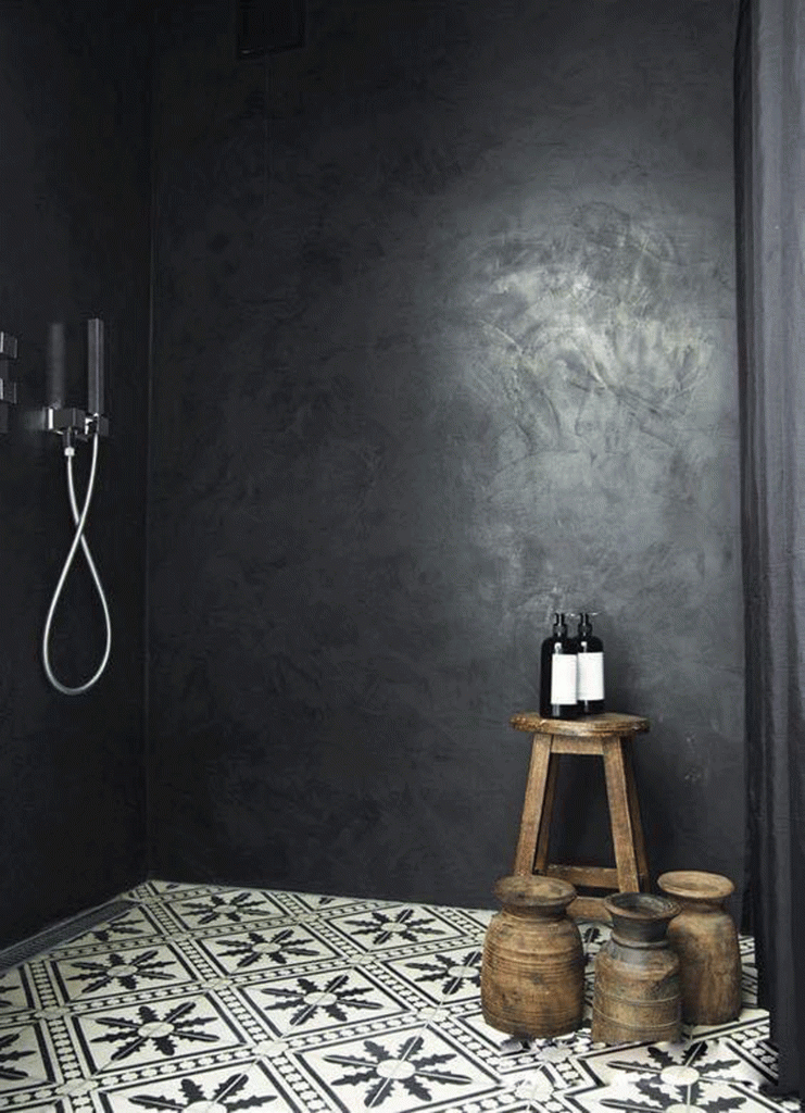 Douchewand afgewerkt met donker microcement
